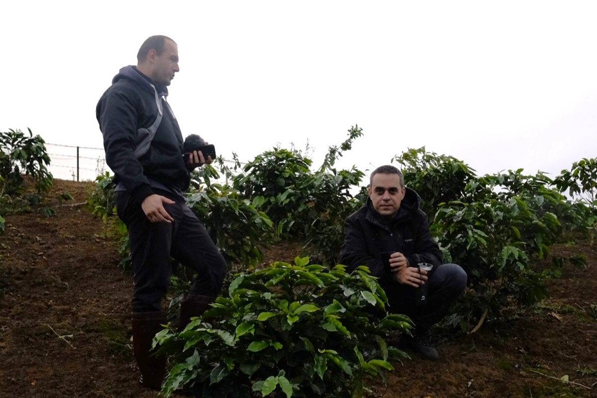 16 Marián a Peter na kávové plantáži